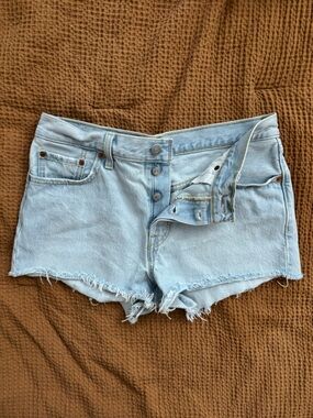 501 Levi's Light Blue Cutoff Denim Shorts